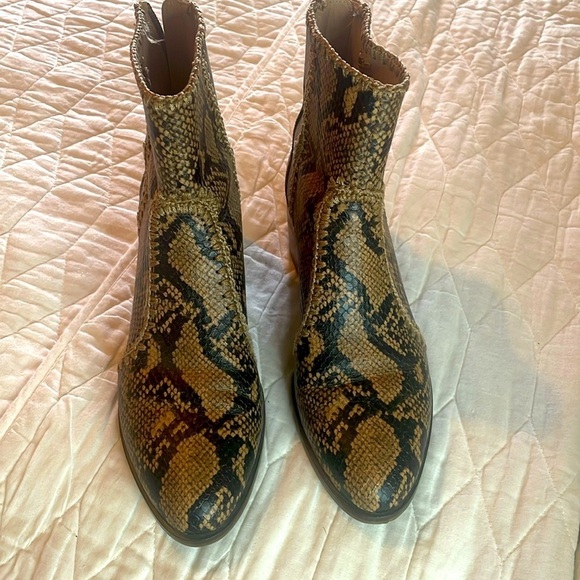 Chelsea & Violet Shoes - CHELSEA & VIOLET Women’s Snake Print Lucy Boots Size 8.5